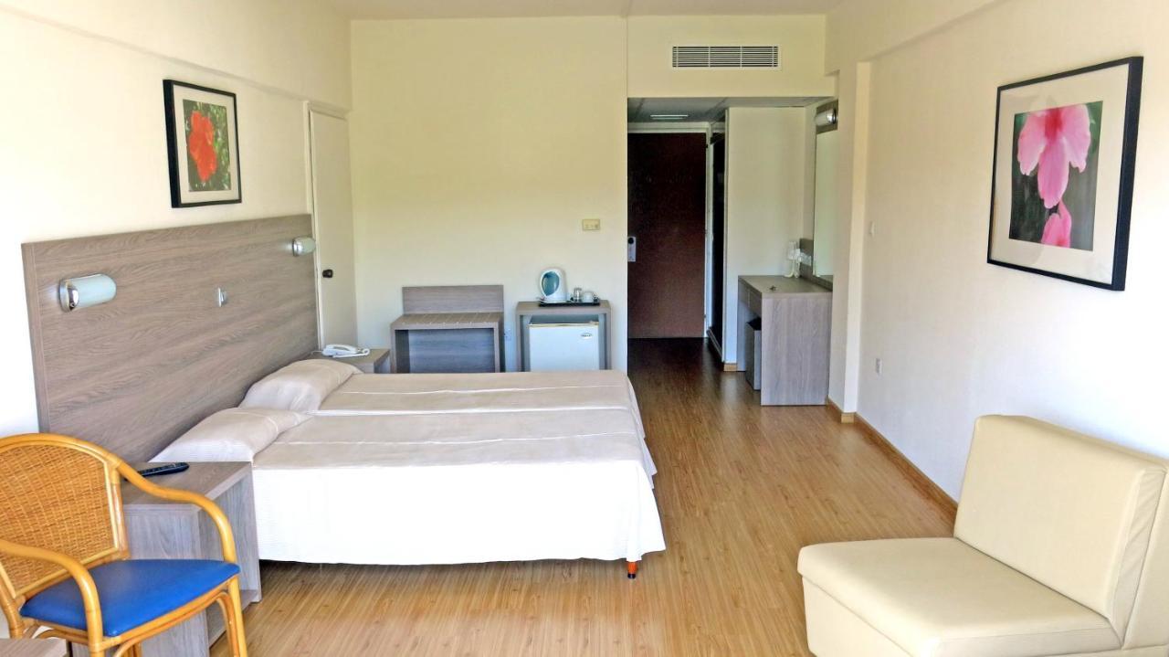 Marina Hotel ไอยานาปา ภายนอก รูปภาพ